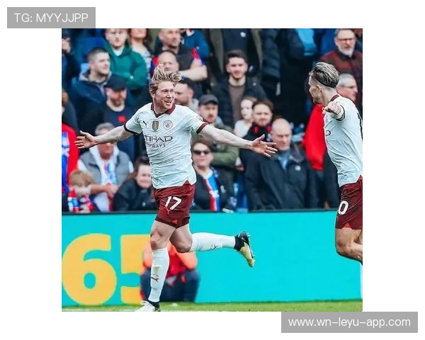 哈兰德与C罗早期进球能力对比：终结方式差异解析