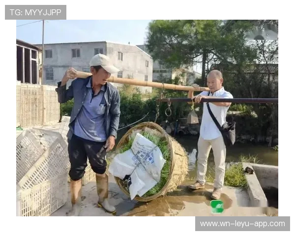 廖秋云训练完顺手拎走两袋米，这饭量谁顶得住