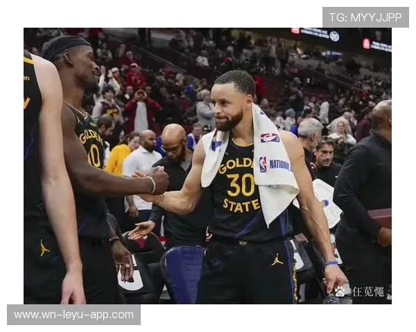 库里挡拆投射拉开空间 提升球队三分效率明显