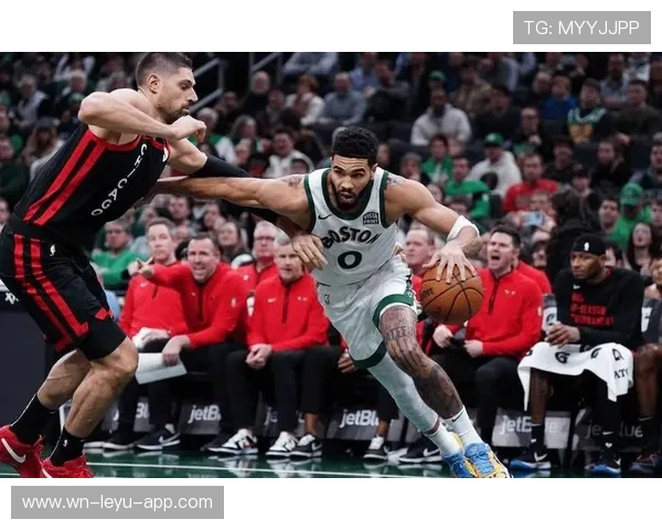 德罗赞关键时刻突破解锁季后赛得分爆发对比塔图姆表现更具威胁