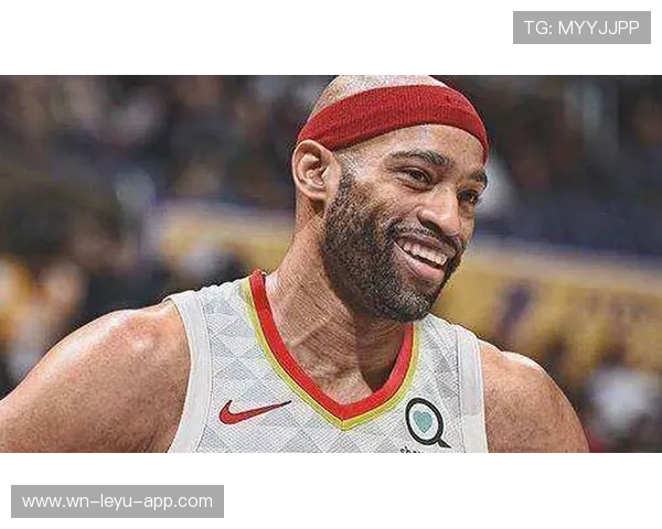 文斯·卡特无球跑动制造错位，拉开空间效率提升